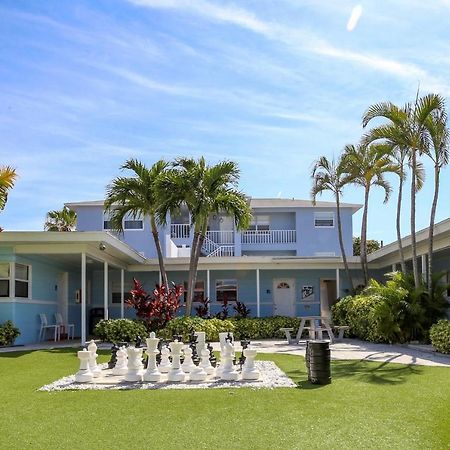 St. Pete Beach Suites Экстерьер фото