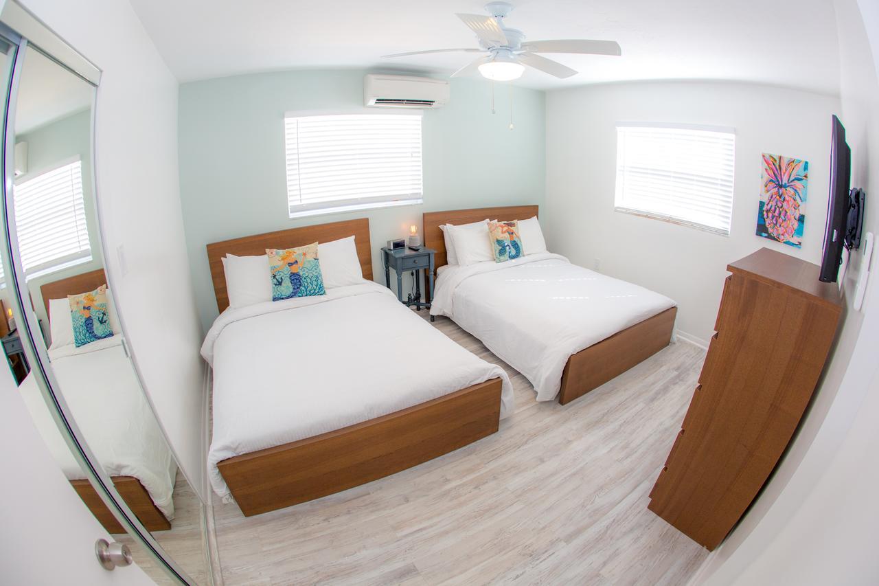 St. Pete Beach Suites Экстерьер фото