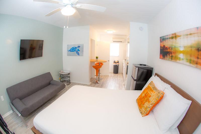 St. Pete Beach Suites Экстерьер фото