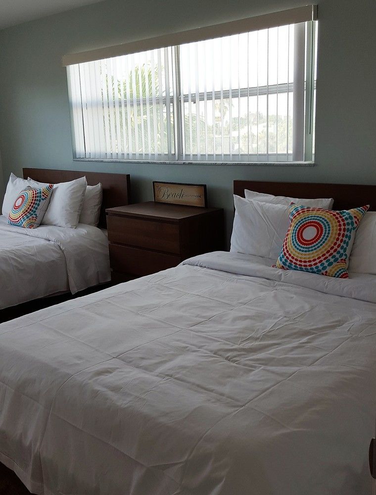 St. Pete Beach Suites Экстерьер фото