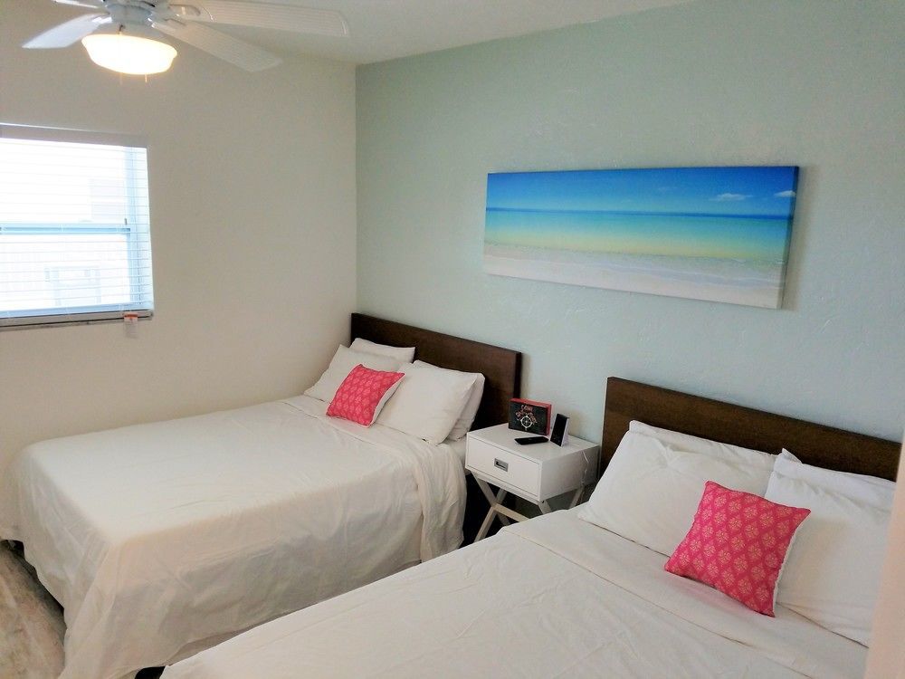 St. Pete Beach Suites Экстерьер фото
