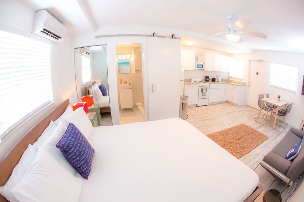 St. Pete Beach Suites Экстерьер фото